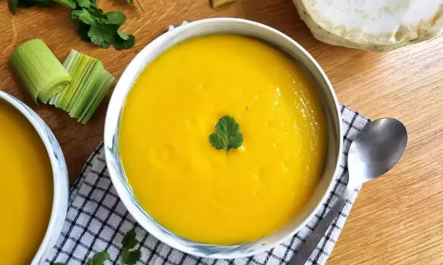 Soupe Thermomix légumes surgelés: le secret du velouté parfait en 20 min