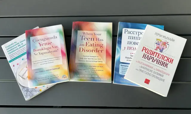 Książka "When Your Teen Has an Eating Disorder" i inne publikacje o zaburzeniach odżywiania, oferujące wsparcie dla rodziców i nastolatków.