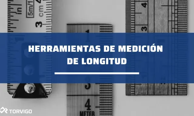 Herramientas de medición de longitud: cintas métricas y reglas con marcas en centímetros y pulgadas.