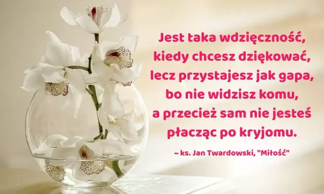Białe orchidee w szklanej kuli. Cytat ks. Jana Twardowskiego o wdzięczności. Jan Lechicki aforyzmy alfabetycznie.