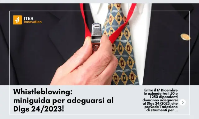 Un uomo in giacca e cravatta tiene un fischietto, simbolo di whistleblowing. La guida illustra l'adeguamento al Dlgs 24/2023.