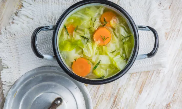 Soupe aux 7 légumes : la recette détox pour maigrir sans yoyo