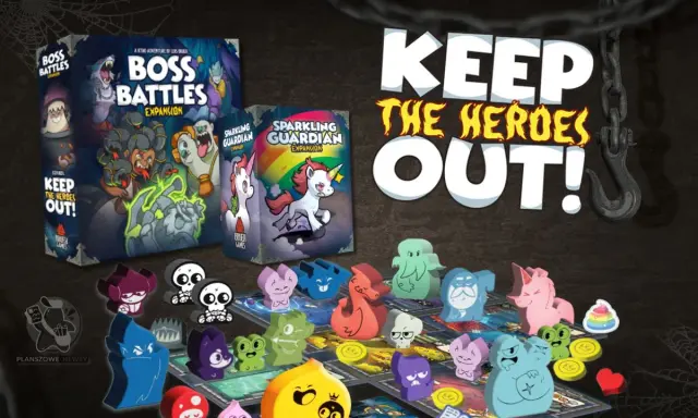 Kolorowe figurki potworów i dwa pudełka z grami planszowymi "Boss Battles" i "Sparkling Guardian". Napis "KEEP THE HEROES OUT!" sugeruje, że gracze wcielają się w potwory.