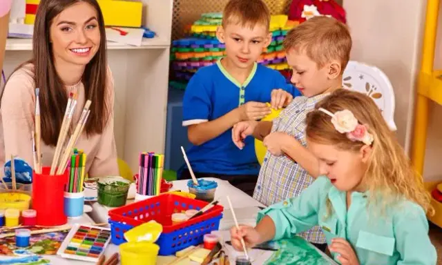Jakie wykształcenie jest potrzebne do pracy na świetlicy szkolnej?
