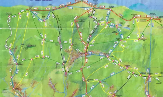 Mapa szlaków turystycznych Karkonoszy z zaznaczonymi trasami i punktami, w tym Śnieżką.