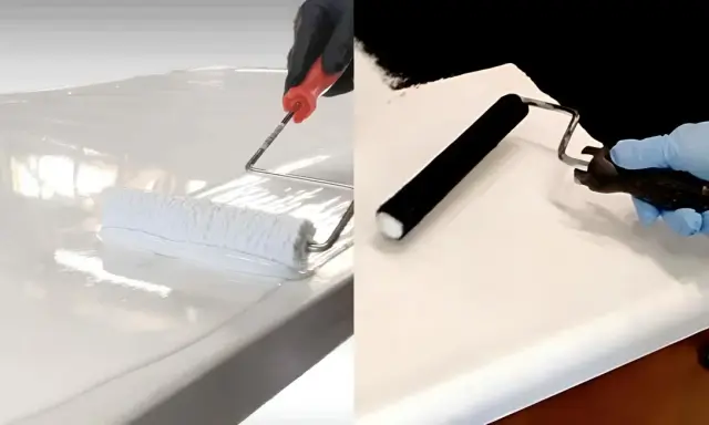 Manos con guantes pintan una superficie lisa, demostrando que se puede pintar el mármol para renovar muebles.