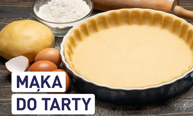 Mąka do kruchego ciasta, jajka, ciasto i wałek do tarty. Idealne składniki na pyszne wypieki.