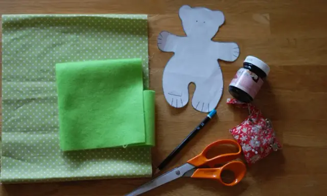 Uszyj misia z duszą! Poradnik DIY dla początkujących + darmowy wykrój