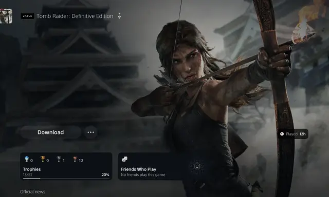 Lara Croft z łukiem i płonącą strzałą w grze Tomb Raider: Definitive Edition.