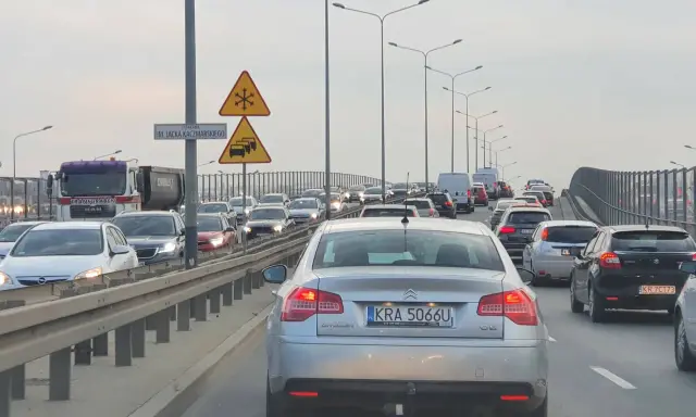 Kraków Salwator: Najlepszy dojazd? Uniknij korków i parkingu!