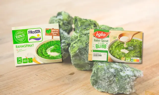 Gefrorener Rahmspinat von Frosta und Iglo, reich an Spinat Protein, liegt auf einem Holzbrett.