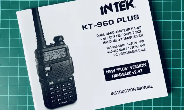Instrukcja obsługi Intek KT-960 PLUS, dwupasmowego radia amatorskiego VHF/UHF z 128 kanałami, idealnego do łączności PMR 16 kanałów.