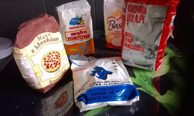 Różne rodzaje mąk: pszenna tortowa, żytnia pełnoziarnista, z kłoskiem, ryżowa. Szukasz, czym zastąpić mąkę pszenną? Oto kilka opcji.