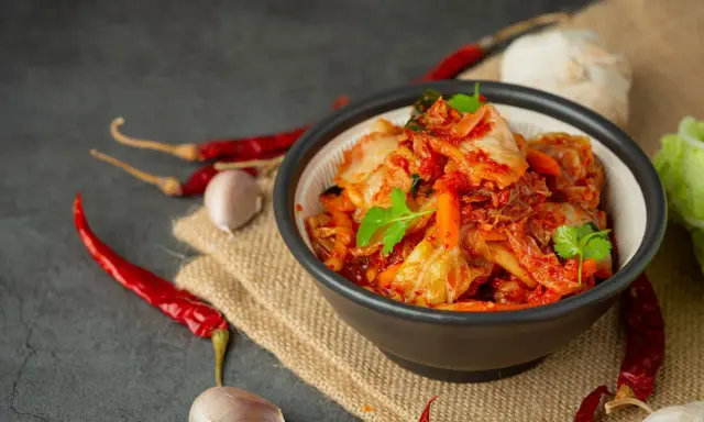 Jak zrobić kimchi? Przepis krok po kroku na idealną kiszonkę
