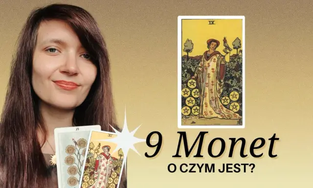 Kobieta z kartami tarota, w tym z kartą 9 monet, zaprasza do odkrycia znaczenia tej karty.