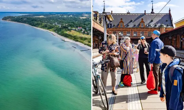 Vacker kustlinje vid havet. Folk väntar på tåg till Danmark vid en gammal stationsbyggnad.