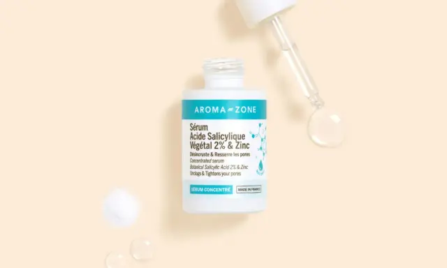 Sérum Aroma-Zone à l'acide salicylique végétal 2% & Zinc, pour désincruster et resserrer les pores. Une goutte de ce soin concentré est prête à agir.