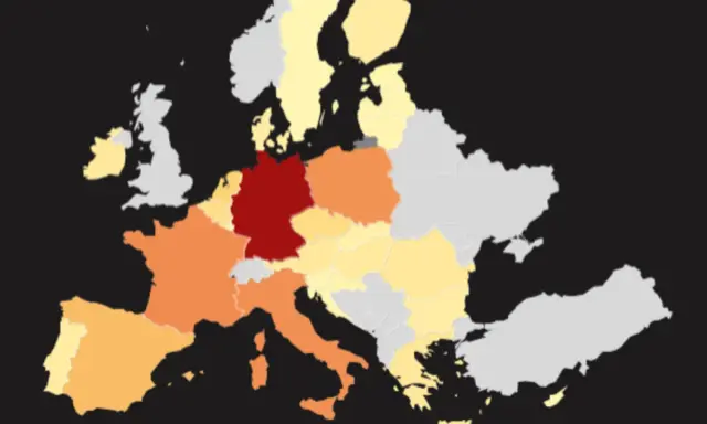 Karte Europas mit Deutschland in Rot, was auf eine hohe Klimaneutralität hindeutet. Andere Länder sind in verschiedenen Orangetönen und Gelb gefärbt.