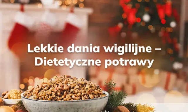 Miseczka z bakaliami i ziarnami, idealna do zdrowych przepisów na święta bożego narodzenia. W tle choinka i kominek.