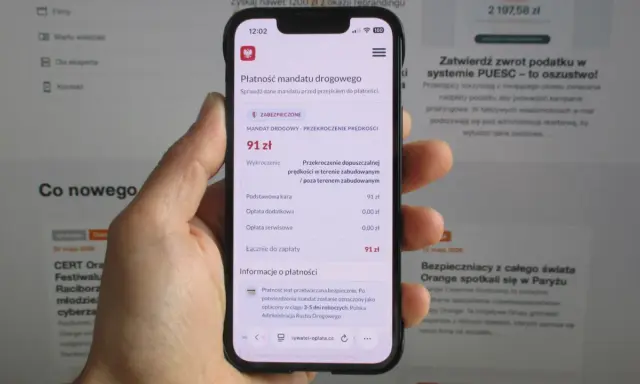 Oszustwo smishing! Fałszywa strona do zapłaty mandatu drogowego. Uważaj na podejrzane linki i nie podawaj danych.