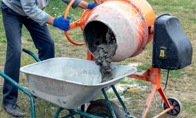 Jaka betoniarka na budowę domu? Wybierz mądrze i nie przepłacaj!