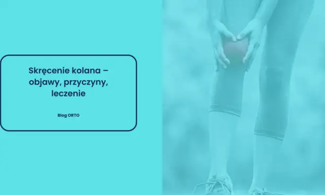 Dłoń uciskająca bolące kolano, na tle jasnoniebieskim.