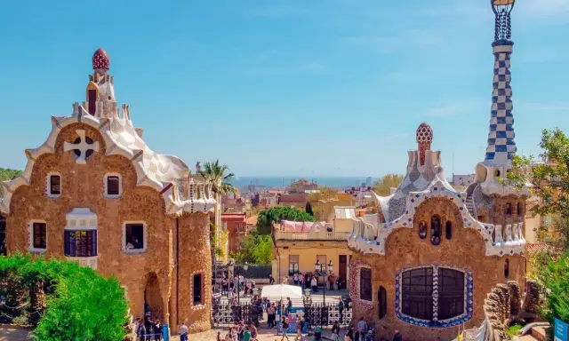 Märchenhafte Häuser im Park Güell, ein Muss, wenn Sie Barcelona co zobaczyć.