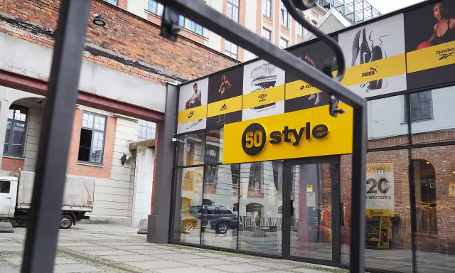 Sklep 50 style z butami i odzieżą sportową marek Nike, Adidas, Puma, Reebok. Czy 50 style jest legit? Tak, to znana sieć sklepów.