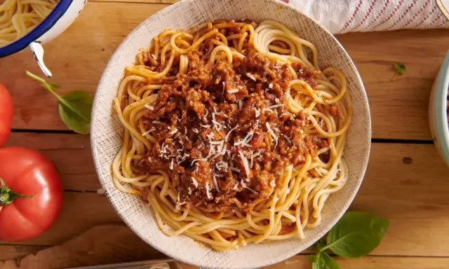 Sos do spaghetti z mięsem mielonym: przepis i sekrety mistrzów