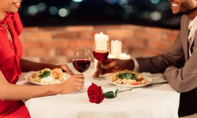 Romantyczna kolacja: Jak wybrać idealne miejsce? Porady eksperta