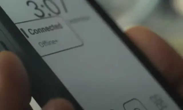 Dłoń trzyma polski smartfon. Na ekranie widnieje godzina 3:07 i status "Connected".