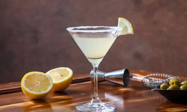 Jak zrobić Martini Bianco w domu? Przepis na Twój wermut!