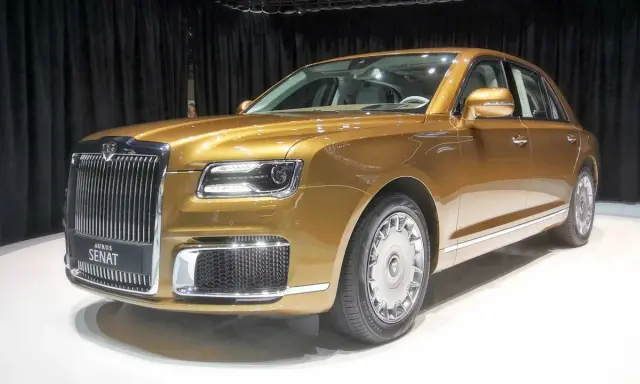 Goldener Aurus Senat S600, ein luxuriöses Fahrzeug, dessen Preis für Kenner von Interesse ist.
