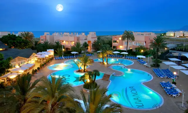 Oliva Nova Beach & Golf Hotel: lujo frente al mar y golf excepcional