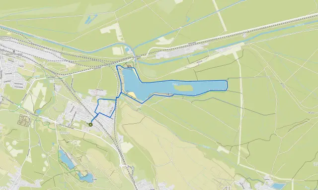 Mapa pokazuje trasę spacerową wokół jeziora w Jaworznie, z zaznaczonymi ulicami i terenami zielonymi.