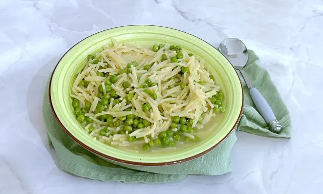 Come fare la Minestra di Piselli: Ricetta Infallibile e Varianti