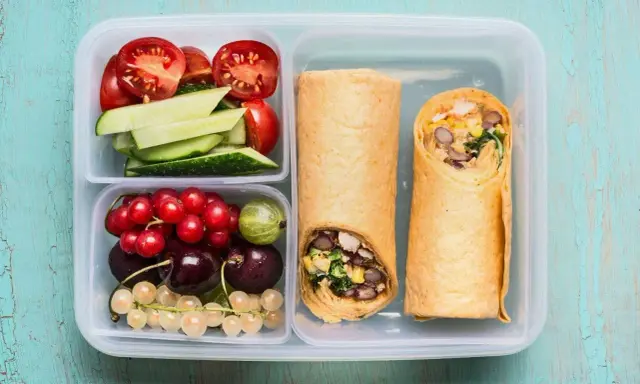 Sałatka z zielonej soczewicy: Jak stworzyć idealny lunchbox na wynos?