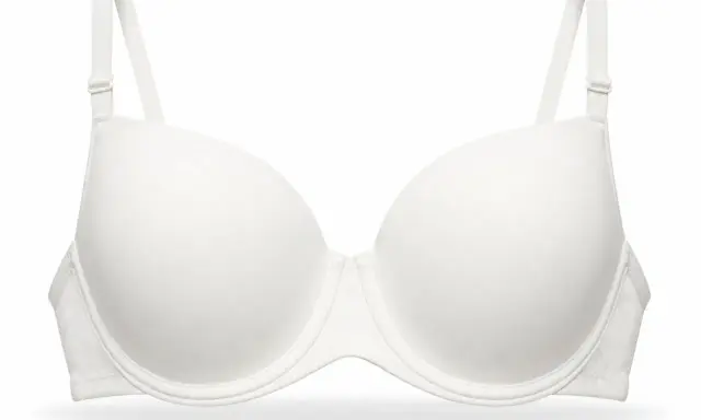 Reggiseno bianco con coppe piene, ideale per un seno sesta misura, offre supporto e comfort.