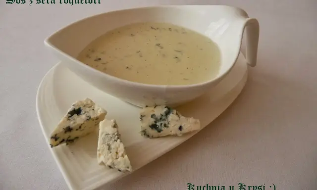 Roquefort: Król serów owczych z Francji. Jak go jeść i z czym łączyć?