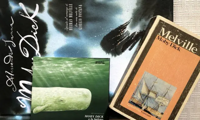 Libri di Herman Melville: Moby Dick in diverse edizioni, tra cui un audiolibro con una balena verde e una versione con nota di Giorgio Fontana.