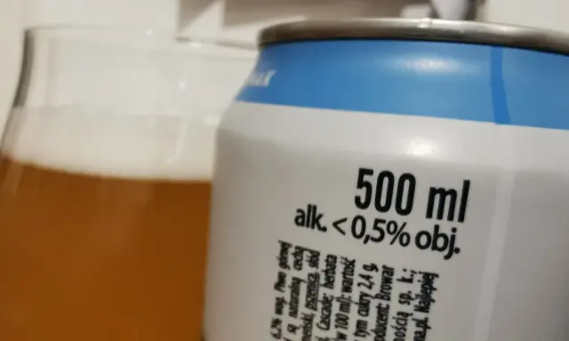 Piwo 0 od ilu lat? Na puszce widnieje napis "alk. < 0,5% obj.", co oznacza, że jest to piwo bezalkoholowe.
