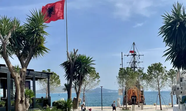 Albania: Bezpieczna na wakacje? Mity vs. fakty poradnik Juliusza