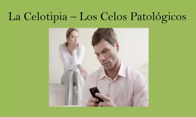 Hombre absorto en su móvil, mujer con gesto de desconfianza. La celotipia, tratamiento y superación.