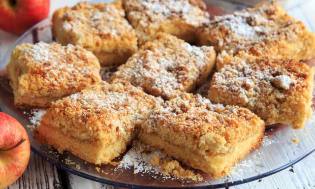 Moja najlepsza szarlotka: przepis, który odmieni Twoje pieczenie!