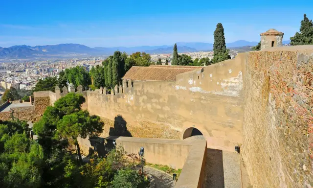 Blick über die Stadt Malaga von der Alcazaba, einer beeindruckenden maurischen Burg.