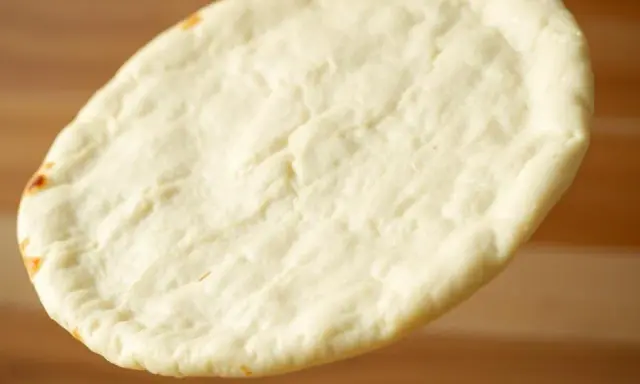 Pieczenie pizzy na papierze? Chrupiący spód czy to możliwe?