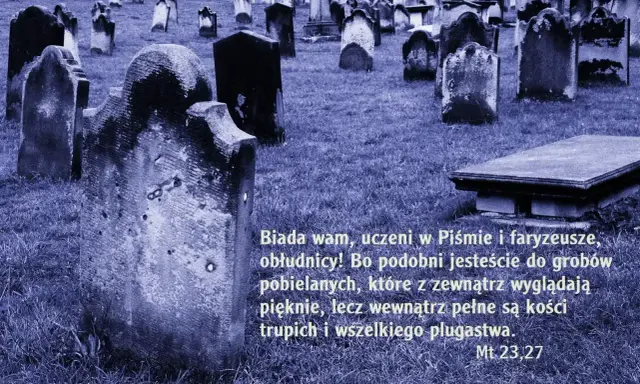Stare nagrobki na cmentarzu, przypominające pobielane groby. Epitafium mówi o pozorach.