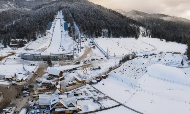 Wielka Krokiew Zakopane: Serce sportu i Tatr. Zwiedź, poczuj emocje!