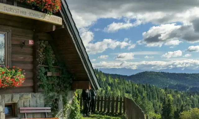 Bacówka na Obidzy: Szlaki, noclegi, widoki. Planuj idealną wycieczkę!
