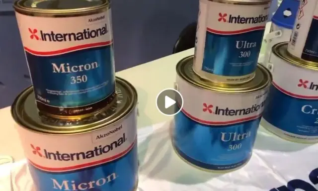 Boîtes de peinture antifouling International Micron 350. Avis sur ce produit pour protéger votre bateau.